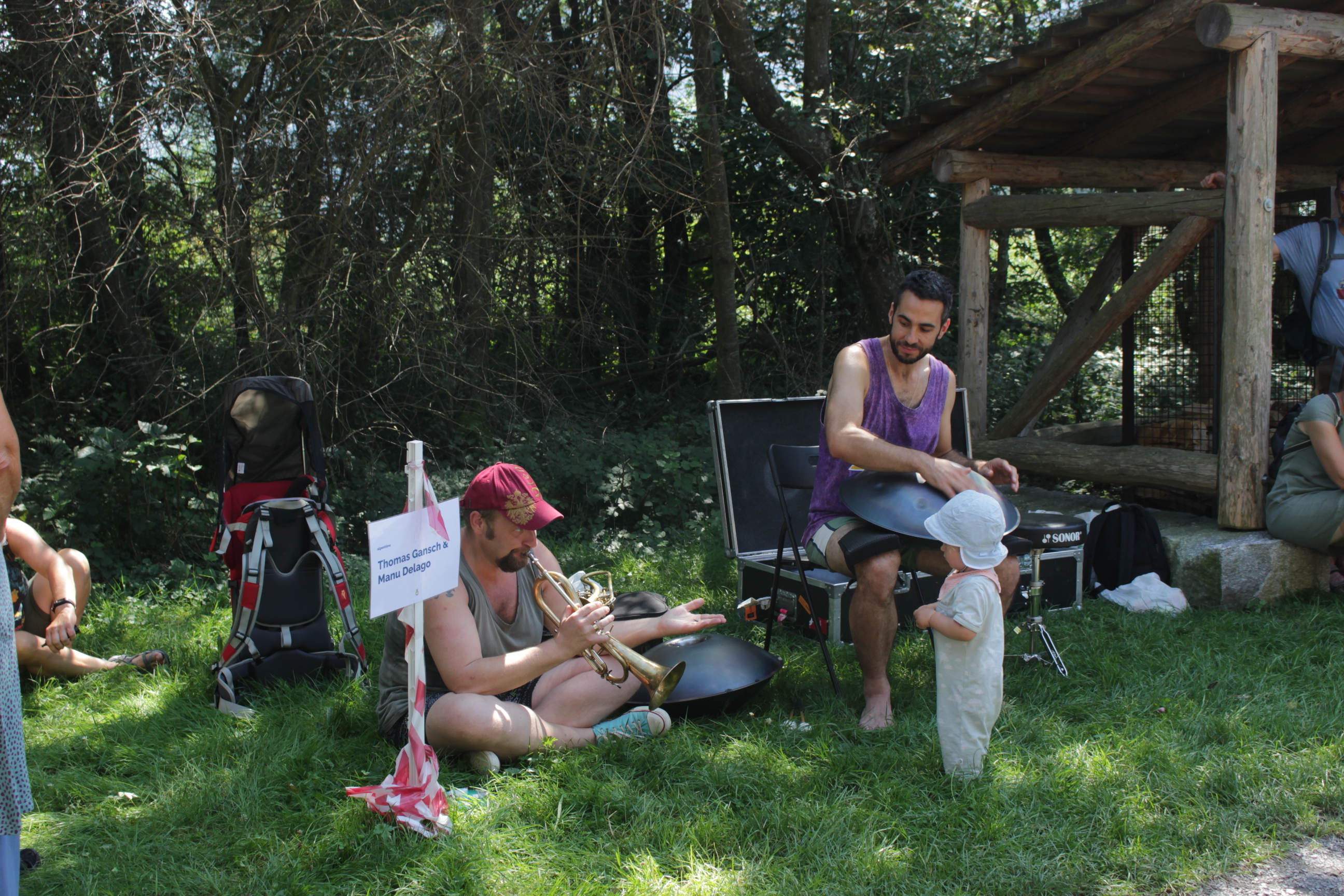 Thomas Gansch (Störtrompeter) und Manu Delago beindrucken die Zuhörerinnen