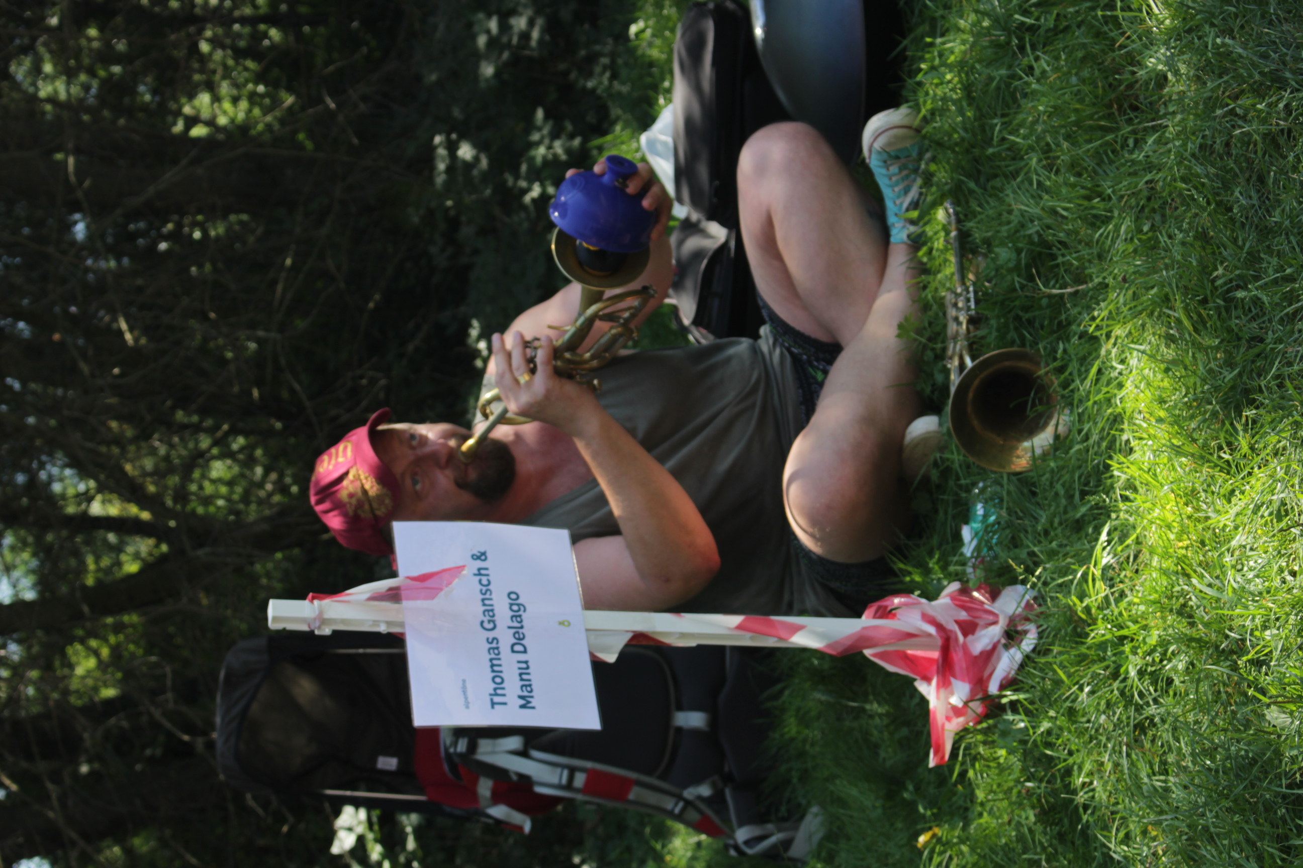 Thomas Gansch macht Wald- und Tiergeräusche